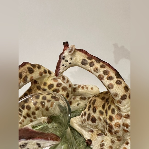 Circle Of Four Giraffes Resin Candle Holder With Glass Votive (0003990) - Picture 2 of 8